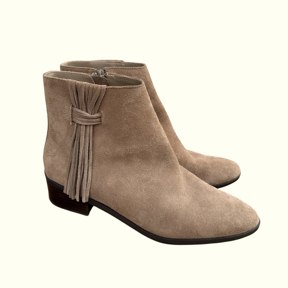 Bella Vita leather Suede Ankle Booties tan fringe 
Zipper women's size 10